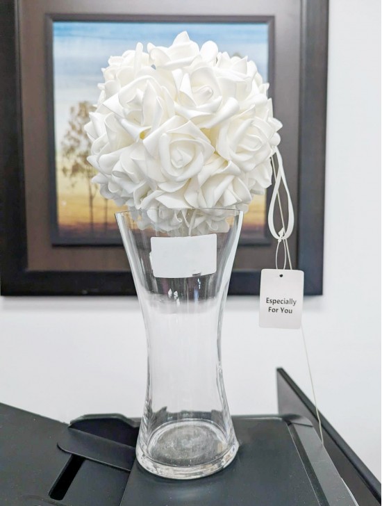 ROUND FLORAL BOUQUET AND GLASS VASE SET 